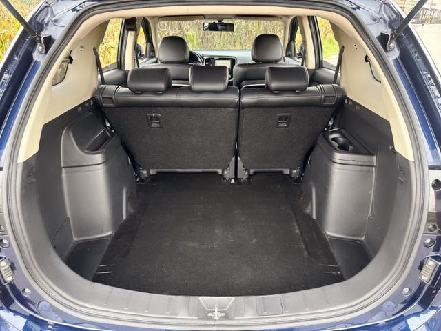 尊貴型  超低里程~年平均里程約9700公里  里程保證~一手車~原廠影音升級  同級車CP值最高SUV運動休旅車  第20張相片