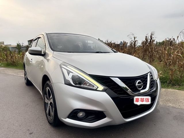 豪華型  全車原鈑件~一手車~省油省稅  超低里程~年平均里程2500公里  魔術超大空間+小巧市區好停車  第3張相片