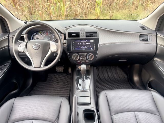 豪華型  全車原鈑件~一手車~省油省稅  超低里程~年平均里程2500公里  魔術超大空間+小巧市區好停車  第6張相片