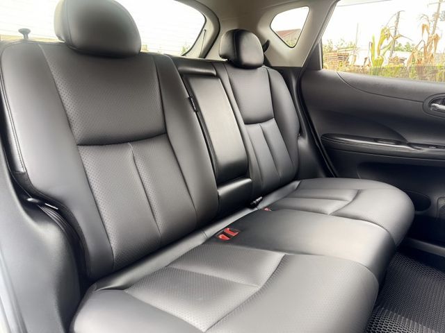 豪華型  全車原鈑件~一手車~省油省稅  超低里程~年平均里程2500公里  魔術超大空間+小巧市區好停車  第18張相片