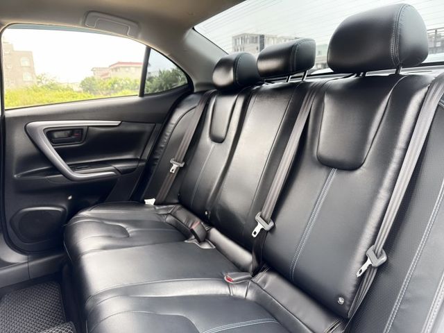 經典車款~魅力型~原廠保固中 安全+科技+動感+性能一應俱全 車身流線外型+熱血帥氣車款首選  第14張相片