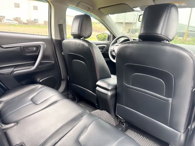 經典車款~魅力型~原廠保固中 安全+科技+動感+性能一應俱全 車身流線外型+熱血帥氣車款首選  第17張相片