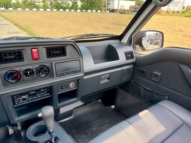 自排車型  全新框式木床+內外車況極佳  足有力+真耐操+載貨空間大 市場唯一二噸半商用車首選  第11張相片