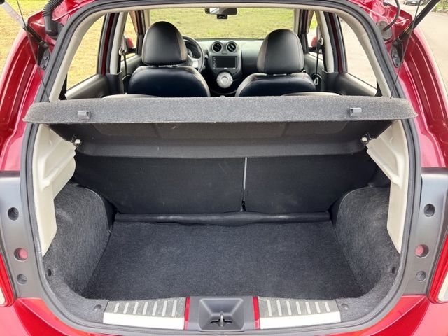 旗艦版 一手車 超低里程 年均約6900公里 頂級配備 同級車最小迴轉半徑4.5m 前衛可愛外觀兼具個性奇幻魅力小車  第19張相片