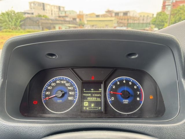 原廠保養+自排車型+盲點偵測  五人座 省油省稅 車室超大空間  車宿露營or商務創業首選廂型車  第7張相片