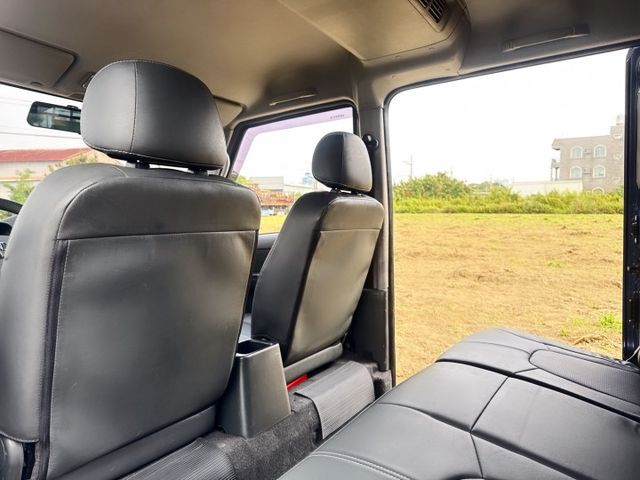 原廠保養+自排車型+盲點偵測  五人座 省油省稅 車室超大空間  車宿露營or商務創業首選廂型車  第13張相片