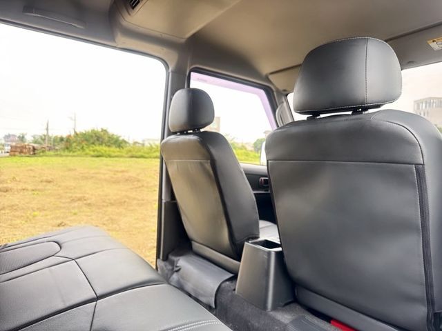 原廠保養+自排車型+盲點偵測  五人座 省油省稅 車室超大空間  車宿露營or商務創業首選廂型車  第17張相片