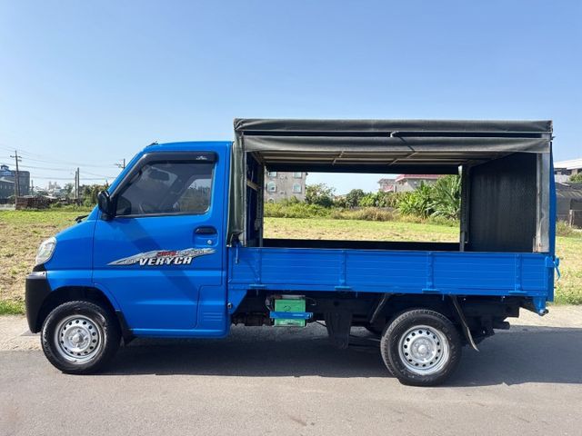 超低里程~年均里程8300公里  4尺尖型升降尾門+三面掀帆布  手排車型~載貨有力~輕商首選  第5張相片