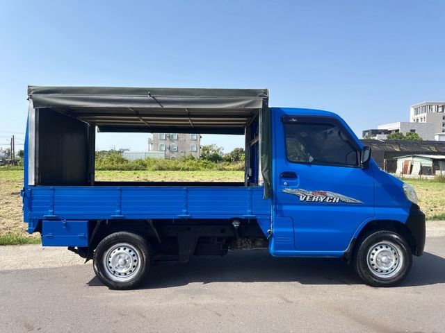 超低里程~年均里程8300公里  4尺尖型升降尾門+三面掀帆布  手排車型~載貨有力~輕商首選  第6張相片