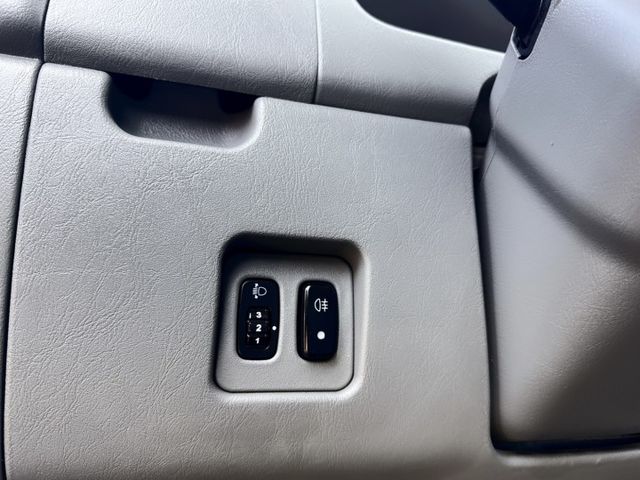 超低里程~年均里程8300公里  4尺尖型升降尾門+三面掀帆布  手排車型~載貨有力~輕商首選  第7張相片