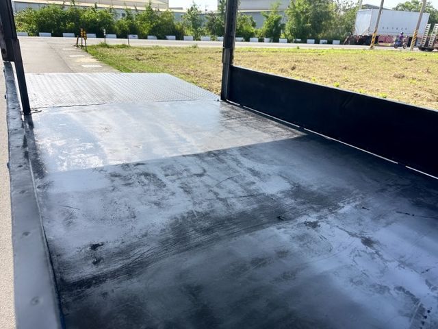 超低里程~年均里程8300公里  4尺尖型升降尾門+三面掀帆布  手排車型~載貨有力~輕商首選  第18張相片