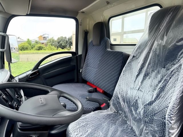 全新車~超長軸13.8呎 總重正5噸~日本原裝進口~高頂豪華座艙 唯一雙鏡頭ADAS立體影像監測系統 四鏡頭視野輔助  第14張相片