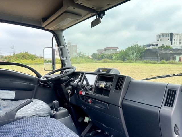 全新車~超長軸13.8呎 總重正5噸~日本原裝進口~高頂豪華座艙 唯一雙鏡頭ADAS立體影像監測系統 四鏡頭視野輔助  第15張相片