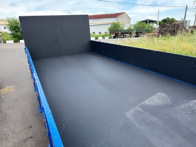 14尺 貨車 載重正5噸+框式木床車型 超低里程+4尺尖形升降尾門 四錄環景鏡頭~全車包覆花板 工作賺錢好幫手  第20張相片