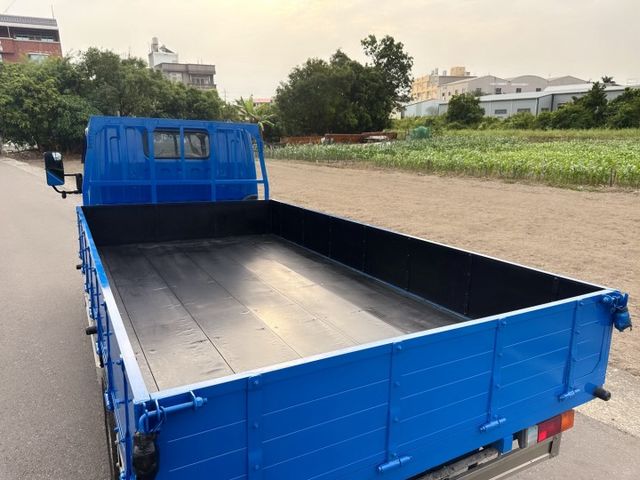 總重正5公噸！11.5尺木床  全車原版件~原廠定期保養  五噸商用車載貨運輸第一首選  第9張相片