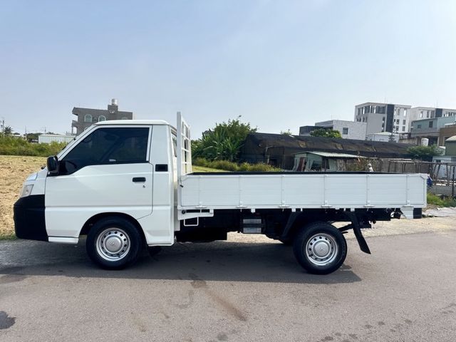自排車型  全新框式木床+內外車況極佳  足有力+真耐操+載貨空間大 市場唯一二噸半商用車首選  第6張相片