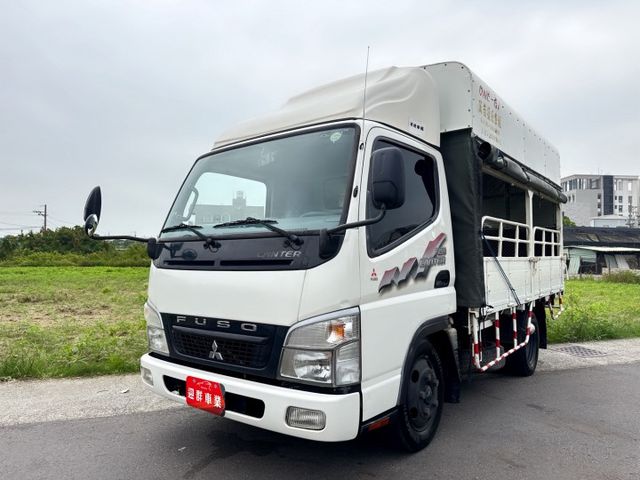 10.5尺  四期貨車~妥善率高~超低里程  硬頂篷架+車斗柵欄+升降尾門  原廠保養~車況極佳 三噸半貨車  第2張相片