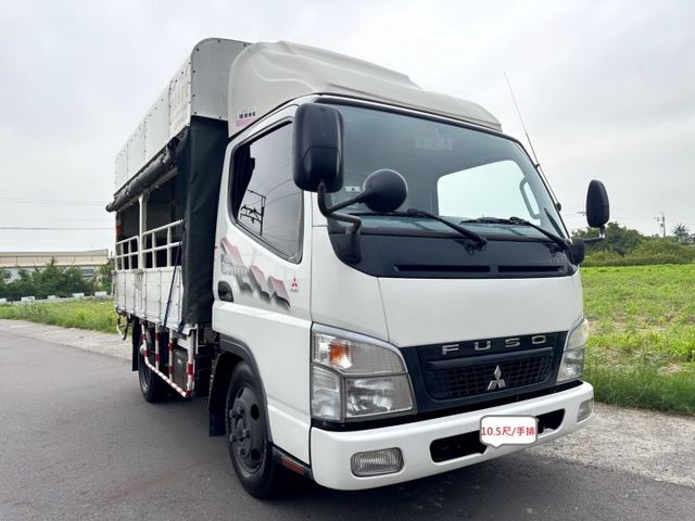 10.5尺  四期貨車~妥善率高~超低里程  硬頂篷架+車斗柵欄+升降尾門  原廠保養~車況極佳 三噸半貨車  第3張相片