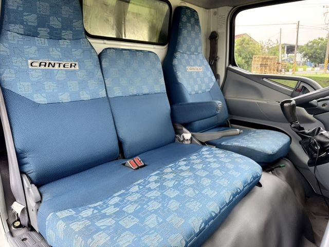 10.5尺  四期貨車~妥善率高~超低里程  硬頂篷架+車斗柵欄+升降尾門  原廠保養~車況極佳 三噸半貨車  第15張相片