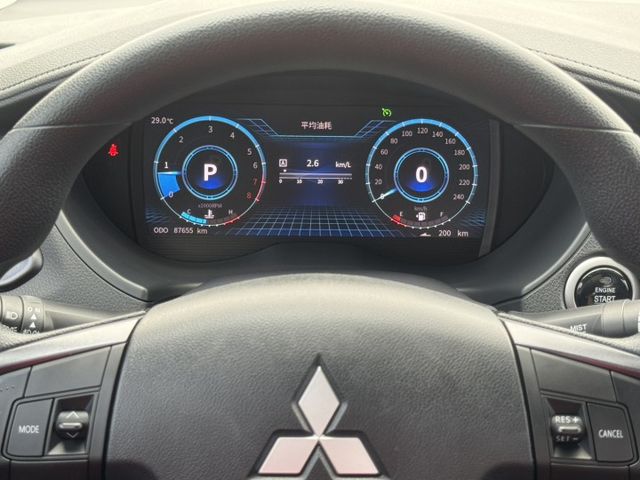 經典車款~魅力型~原廠保固中 安全+科技+動感+性能一應俱全 車身流線外型+熱血帥氣車款首選  第8張相片