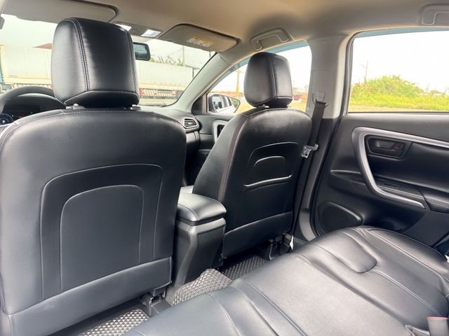 經典車款~魅力型~原廠保固中 安全+科技+動感+性能一應俱全 車身流線外型+熱血帥氣車款首選  第14張相片