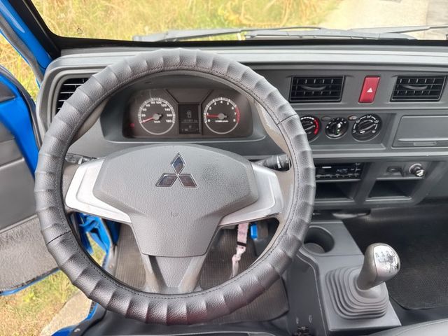 新式車款~一手車~里程保證  框式木床+升降尾門+車底花板  動力充足+載貨空間大+車況佳  第9張相片