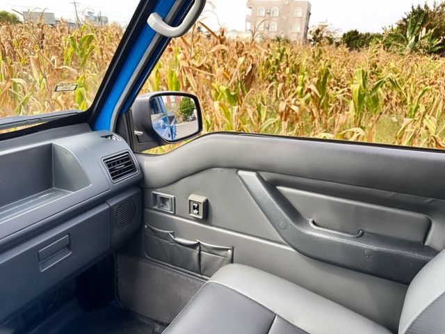新式車款~一手車~里程保證  框式木床+升降尾門+車底花板  動力充足+載貨空間大+車況佳  第11張相片