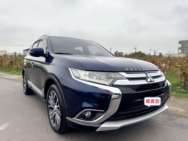 尊貴型  超低里程~年平均里程約9700公里  里程保證~一手車~原廠影音升級  同級車CP值最高SUV運動休旅車  第3張相片