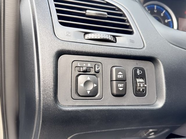 精緻型  一手車~大、寬、平的車室空間  搭載獨創SCC安全智慧防護系統『商旅大贏家❖跨界多功能休旅』  第7張相片