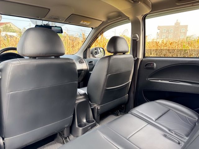 精緻型  一手車~大、寬、平的車室空間  搭載獨創SCC安全智慧防護系統『商旅大贏家❖跨界多功能休旅』  第14張相片