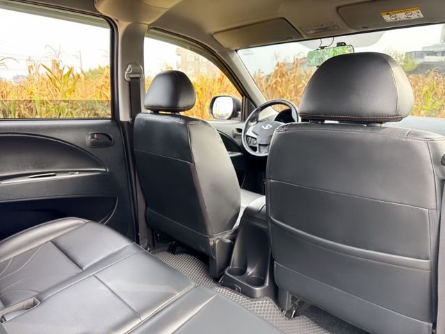 精緻型  一手車~大、寬、平的車室空間  搭載獨創SCC安全智慧防護系統『商旅大贏家❖跨界多功能休旅』  第18張相片