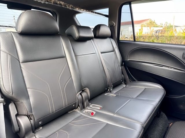 精緻型  一手車~大、寬、平的車室空間  搭載獨創SCC安全智慧防護系統『商旅大贏家❖跨界多功能休旅』  第19張相片