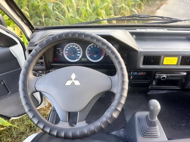豪華版  低里程~全車原版件~一手車  框式木床+內外如新+車況佳 二噸半商車首選  第8張相片