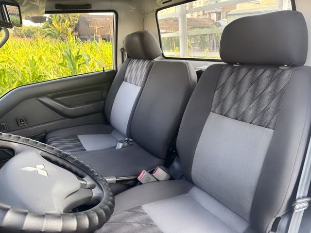 豪華版  低里程~全車原版件~一手車  框式木床+內外如新+車況佳 二噸半商車首選  第13張相片