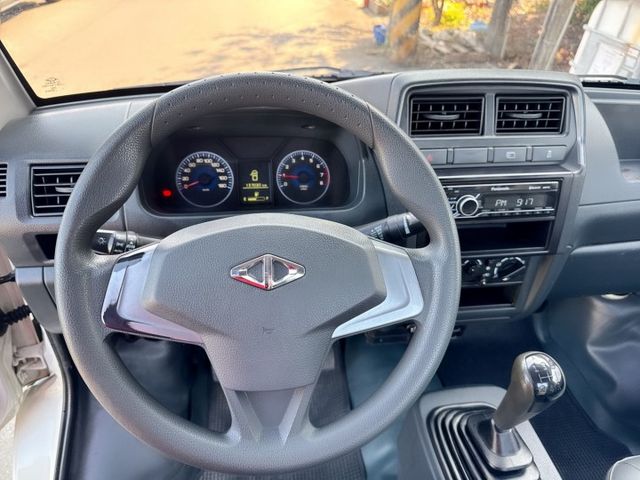 輪圈加大~車斗加長~載重增加~里程保證  原廠保養+一手車+框式木床  載貨空間大,省油省稅,輕商首選  第9張相片