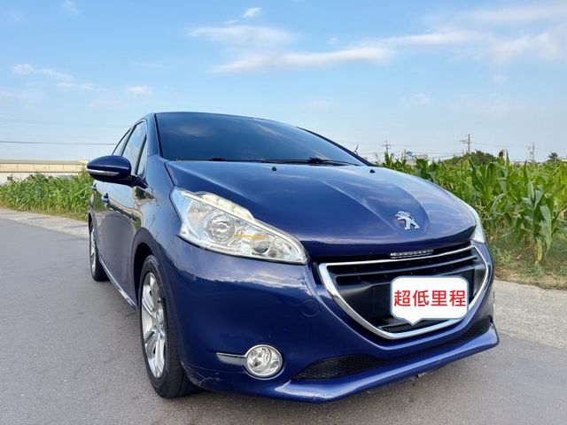超低里程~年均里程5600公里  獅王姿態外觀+城市小車的靈巧  安全+節能+動感五門款掀背小車  第3張相片