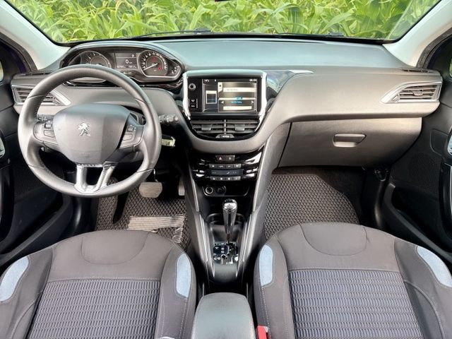 超低里程~年均里程5600公里  獅王姿態外觀+城市小車的靈巧  安全+節能+動感五門款掀背小車  第6張相片
