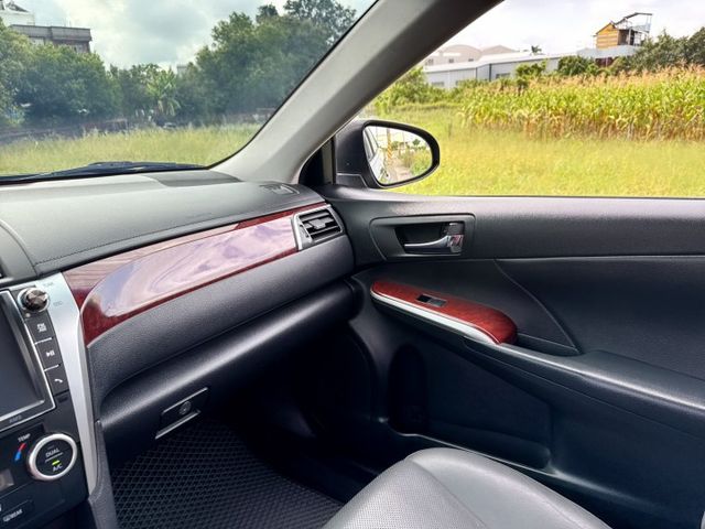 低里程~高妥善率~全車原版件~經典車型~車室大空間~代步商務通勤低調奢華房車首選  第9張相片