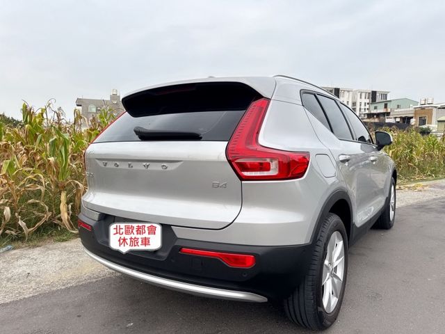 XC40 Plus B4 媲美全新車級的內外觀及車況 全車原版件 同級唯一遠端更新OTA車機 影音娛樂夥伴兼具安全及科技  第5張相片