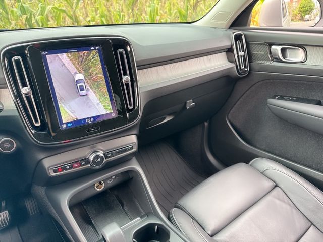 XC40 Plus B4 媲美全新車級的內外觀及車況 全車原版件 同級唯一遠端更新OTA車機 影音娛樂夥伴兼具安全及科技  第9張相片