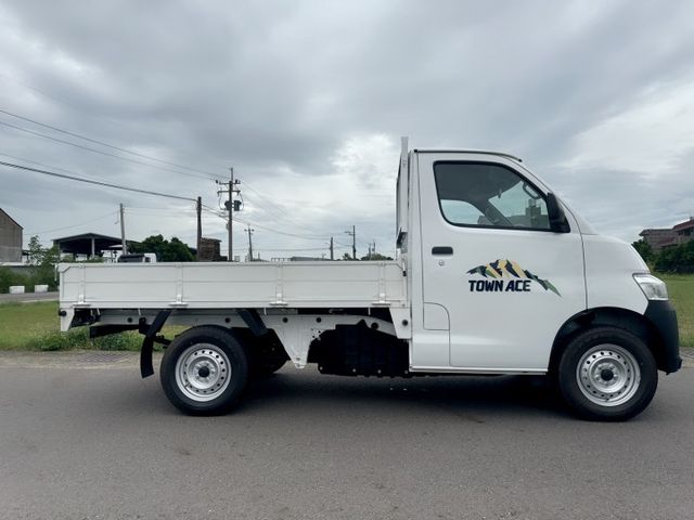全新車+自排車型+框式木床 原廠新車4年12萬公里保固中 妥善率高~運輸載貨~優質首選  第7張相片