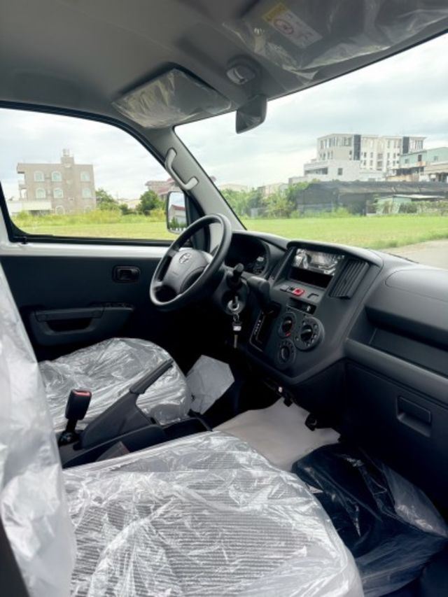 全新車+自排車型+框式木床 原廠新車4年12萬公里保固中 妥善率高~運輸載貨~優質首選  第14張相片