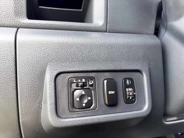 原廠保養+自排車型+盲點偵測+電動摺疊後視鏡+雙前座安全氣囊 五人座 省油省稅 車室超大空間 車宿露營or商務創業首選  第7張相片