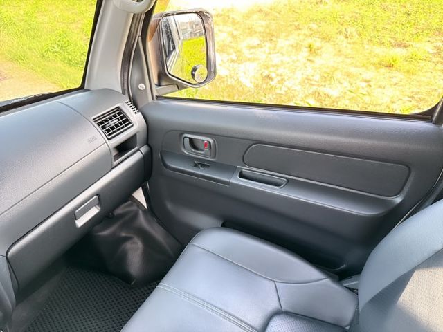 原廠保養+自排車型+盲點偵測+電動摺疊後視鏡+雙前座安全氣囊 五人座 省油省稅 車室超大空間 車宿露營or商務創業首選  第11張相片