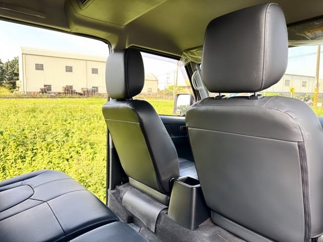 原廠保養+自排車型+盲點偵測+電動摺疊後視鏡+雙前座安全氣囊 五人座 省油省稅 車室超大空間 車宿露營or商務創業首選  第18張相片