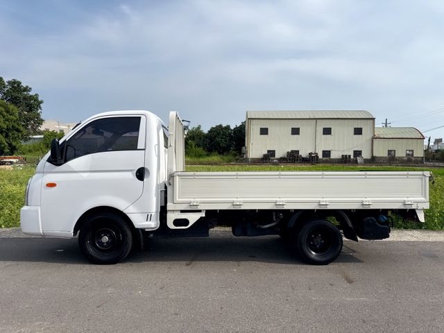 框式木床車型 長軸貨台長10.3尺  柴油高扭力+耐用耐操+載貨大空間  總重3.25公噸 低里程+環景四錄系統  第6張相片