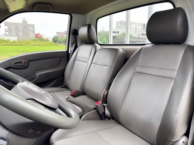 框式木床車型 長軸貨台長10.3尺  柴油高扭力+耐用耐操+載貨大空間  總重3.25公噸 低里程+環景四錄系統  第14張相片