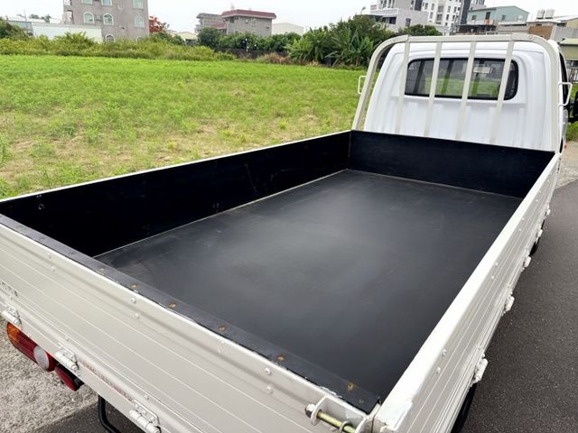 框式木床車型 長軸貨台長10.3尺  柴油高扭力+耐用耐操+載貨大空間  總重3.25公噸 低里程+環景四錄系統  第17張相片