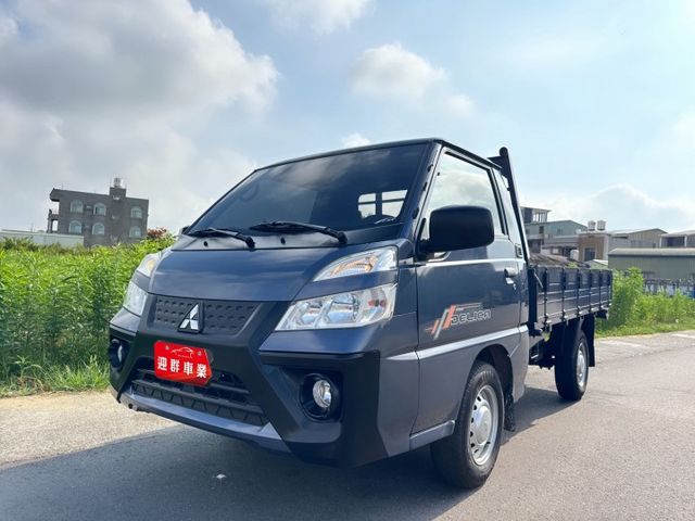 自排車型 超低里程~年均里程2600公里 新式車款~框式木床+全車車底板～車況極佳 一手車~動力充足+載貨空間大  第2張相片