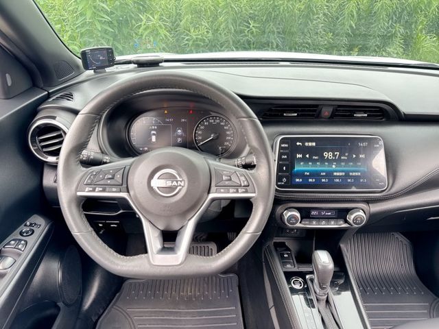 旗艦版 原廠保固中+原廠保養+一手車 年輕動感外觀+質感細膩內在美學「外型、安全、便利、動力」四大升級  跨界小休旅首選  第7張相片